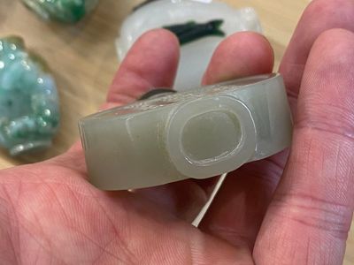 Nine Chinese jade, glass and hardstone snuff bottles, 19/20th C. — photo 32