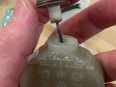 Nine Chinese jade, glass and hardstone snuff bottles, 19/20th C. — photo 34