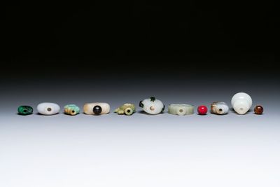 Nine Chinese jade, glass and hardstone snuff bottles, 19/20th C. — photo 4