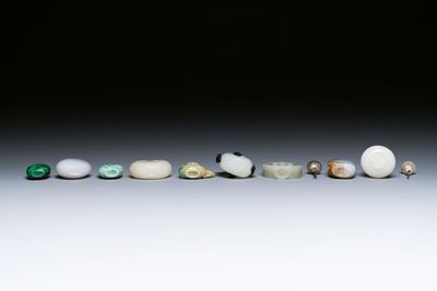 Nine Chinese jade, glass and hardstone snuff bottles, 19/20th C. — photo 5