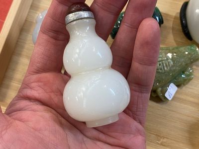 Nine Chinese jade, glass and hardstone snuff bottles, 19/20th C. — photo 6