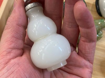 Nine Chinese jade, glass and hardstone snuff bottles, 19/20th C. — photo 7