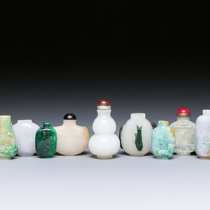 Nine Chinese jade, glass and hardstone snuff bottles, 19/20th C. — photo 1