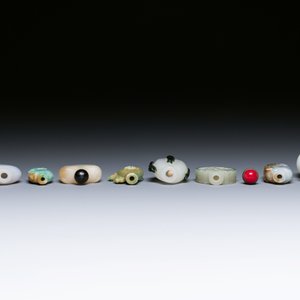 Nine Chinese jade, glass and hardstone snuff bottles, 19/20th C. — photo 4