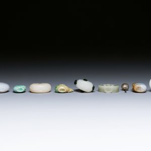 Nine Chinese jade, glass and hardstone snuff bottles, 19/20th C. — photo 5