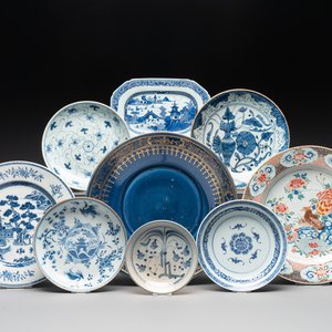 Nine Chinese monochrome, blue, white and famille rose wares, 18/19th C. — foto 1