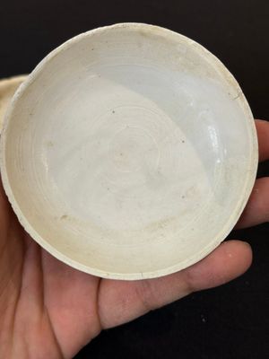 Nine Chinese white-glazed boxes and covers with incised floral design from the Jepara shipwreck, Dehua or Anxi kiln, Song — 照片 11
