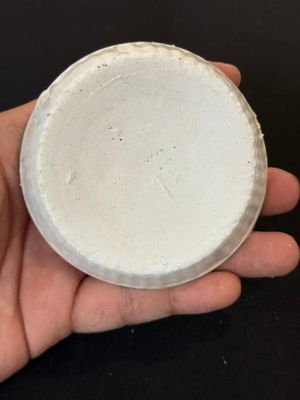Nine Chinese white-glazed boxes and covers with incised floral design from the Jepara shipwreck, Dehua or Anxi kiln, Song — 照片 13