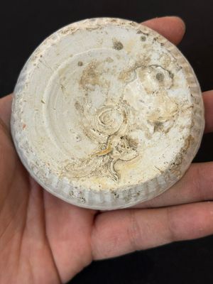 Nine Chinese white-glazed boxes and covers with incised floral design from the Jepara shipwreck, Dehua or Anxi kiln, Song — 照片 25