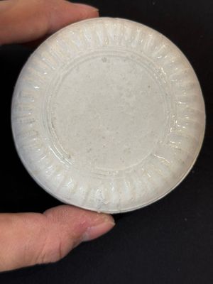 Nine Chinese white-glazed boxes and covers with incised floral design from the Jepara shipwreck, Dehua or Anxi kiln, Song — 照片 36