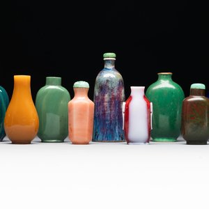 Nine monochrome Chinese porcelain and glass snuff bottles, 19/20th C. — photo 1