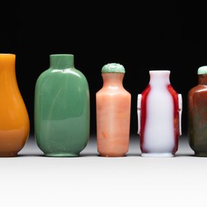 Nine monochrome Chinese porcelain and glass snuff bottles, 19/20th C. — photo 2
