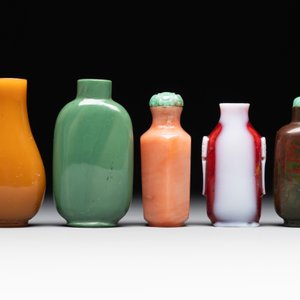 Nine monochrome Chinese porcelain and glass snuff bottles, 19/20th C. — photo 4