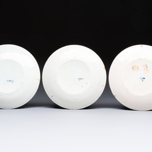 Nine polychrome Dutch Delft 'Lightning' plates, 17/18th C. — photo 5
