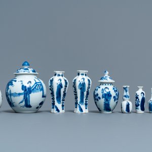 Nine small Chinese blue and white 'Long Eliza' vases, Kangxi — 照片 2
