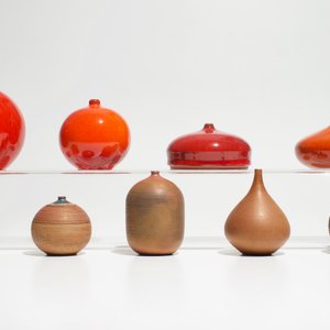 Nine small modernist vases with various red and brown glazes, Perignem and Amphora, 2nd half 20th C. — photo 4