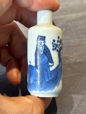 Nine various Chinese porcelain snuff bottles, Yongzheng and Tongzhi mark, 19/20th C. — photo 29