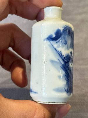 Nine various Chinese porcelain snuff bottles, Yongzheng and Tongzhi mark, 19/20th C. — photo 34