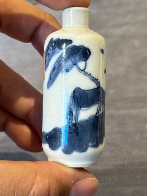 Nine various Chinese porcelain snuff bottles, Yongzheng and Tongzhi mark, 19/20th C. — photo 38