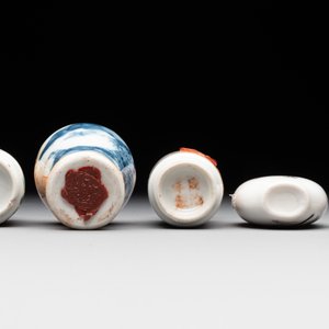 Nine various Chinese porcelain snuff bottles, Yongzheng and Tongzhi mark, 19/20th C. — photo 7