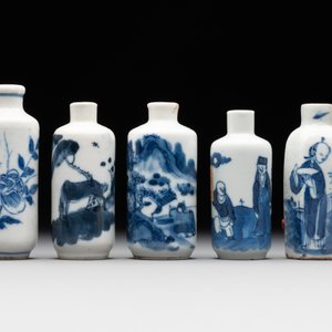 Nine various Chinese porcelain snuff bottles, Yongzheng and Tongzhi mark, 19/20th C. — photo 8