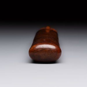 Nine various Japanese netsuke, an inro, a tsuba, a yatate, a bamboo kiseruzutsu and a covered bronze box, Edo/Meiji, 19th C. — photo 26