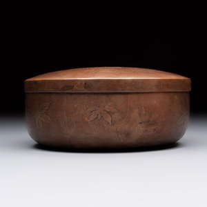 Nine various Japanese netsuke, an inro, a tsuba, a yatate, a bamboo kiseruzutsu and a covered bronze box, Edo/Meiji, 19th C. — photo 34