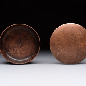 Nine various Japanese netsuke, an inro, a tsuba, a yatate, a bamboo kiseruzutsu and a covered bronze box, Edo/Meiji, 19th C. — photo 37
