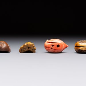 Nine various Japanese netsuke, an inro, a tsuba, a yatate, a bamboo kiseruzutsu and a covered bronze box, Edo/Meiji, 19th C. — photo 7