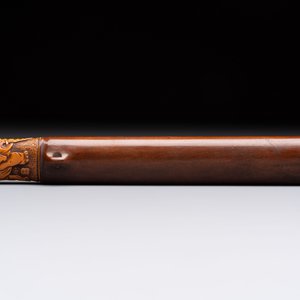 Nine various Japanese netsuke, an inro, a tsuba, a yatate, a bamboo kiseruzutsu and a covered bronze box, Edo/Meiji, 19th C. — 照片 23