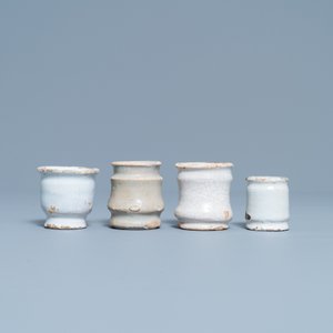 Nine white Dutch Delftware albarello-type ointment jars, 17/18th C. — photo 11