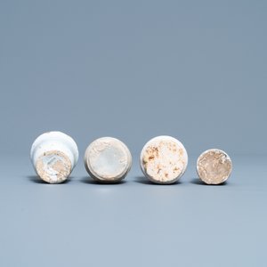 Nine white Dutch Delftware albarello-type ointment jars, 17/18th C. — photo 14