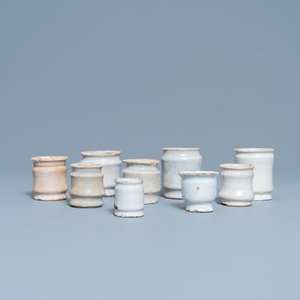 Nine white Dutch Delftware albarello-type ointment jars, 17/18th C. — photo 2