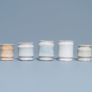Nine white Dutch Delftware albarello-type ointment jars, 17/18th C. — photo 4