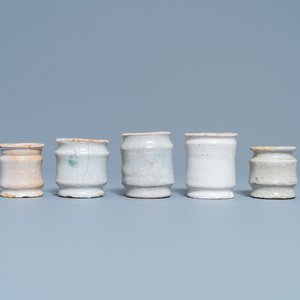 Nine white Dutch Delftware albarello-type ointment jars, 17/18th C. — photo 6