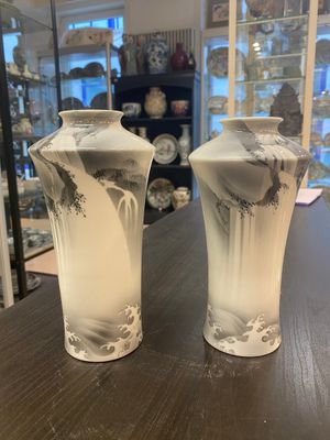 Nishiura Enji (1856-1914): A pair of Japanese ‘waterfall’ vases, 19/20th C. — photo 1