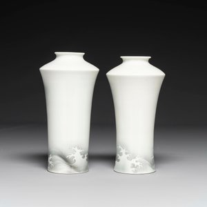 Nishiura Enji (1856-1914): Paire de vases en porcelaine du Japon à décor de cascades, 19/20ème — photo 3