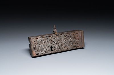Noble plaque de serrure en fer forgé gravée, France, 17ème