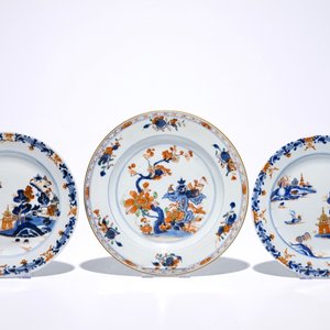 Onze assiettes en porcelaine de Chine de style Imari, dont une série de huit, une paire et un individuel, Kangxi/Qianlong — photo 4