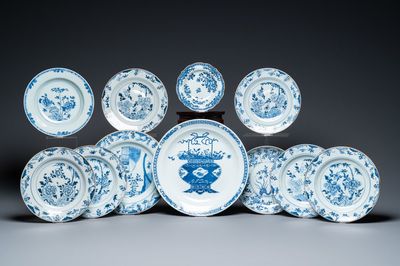 Onze assiettes en porcelaine de Chine en bleu et blanc, Kangxi et après