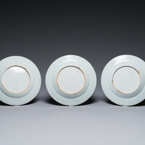Onze assiettes en porcelaine de Chine famille rose et de style Imari et une théière couverte, Kangxi/Qianlong — photo 5