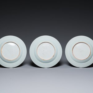 Onze assiettes en porcelaine de Chine famille rose et de style Imari et une théière couverte, Kangxi/Qianlong — photo 7