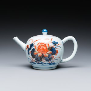 Onze assiettes en porcelaine de Chine famille rose et de style Imari et une théière couverte, Kangxi/Qianlong — photo 8