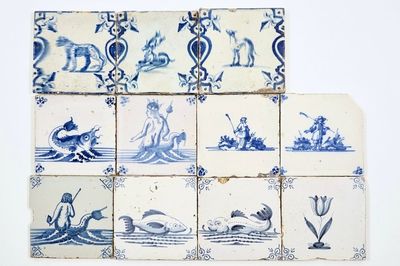 Onze carreaux en faïence de Delft bleu et blanc aux monstres marins et animaux, 17/18ème