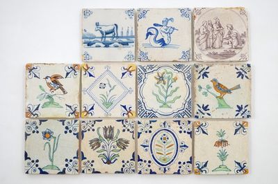Onze carreaux en faïence de Delft en bleu et blanc, manganèse et polychrome, 17/18ème