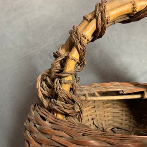 Onze paniers ikebana en bambou tressé dont trois signés, Japon, Meiji/Showa, 19/20ème — photo 27