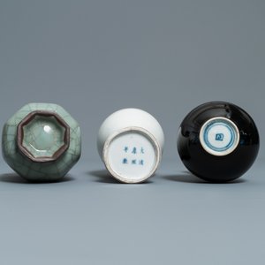 Onze petits vases en porcelaine de Chine monochrome et verre de Pékin, Kangxi et après — photo 14