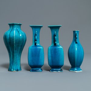 Onze petits vases en porcelaine de Chine monochrome et verre de Pékin, Kangxi et après — photo 4