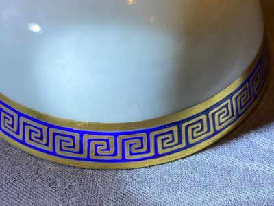 Onze soucoupes et dix tasses en porcelaine de Chine monogrammées 'PM' sur fond doré, Yongzheng/Qianlong — photo 2