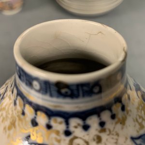 Onze tasses, huit soucoupes, une théière et un vase en porcelaine de Chine famille rose à décor mandarin, Qianlong — photo 17